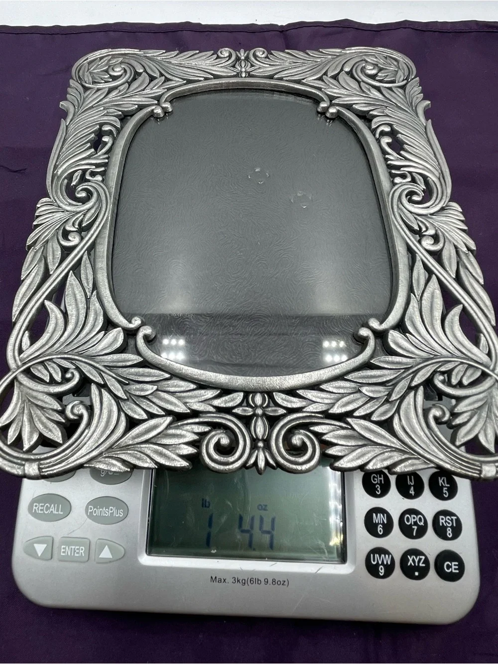 Vintage Ornate Silver Tone Metal Picture Frame w/ 5x7 Oval Opening Acanthus Leaf